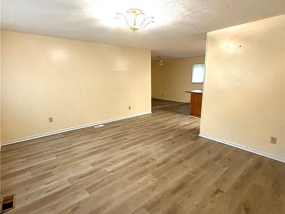 4th image of 4430 Blueberry Ave