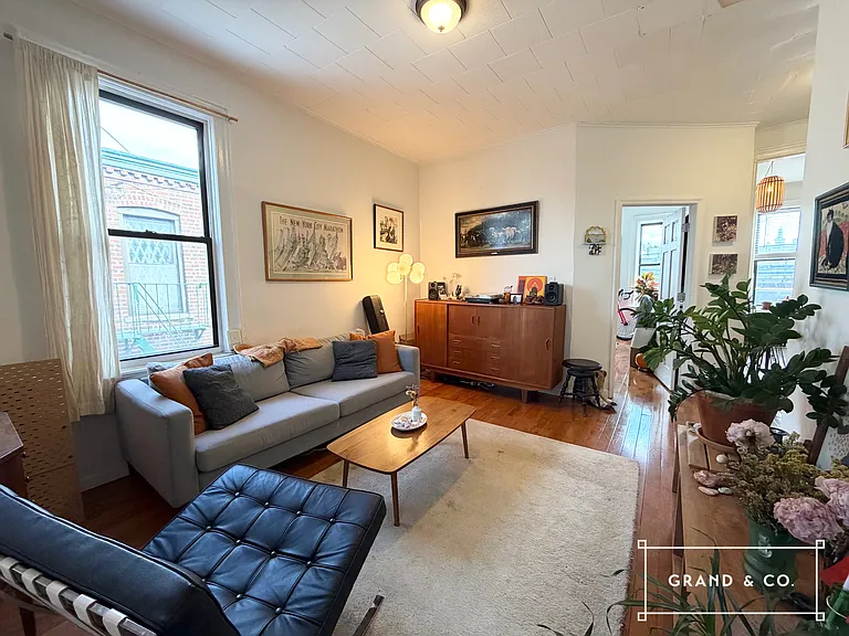 1886 Woodbine St #3 — Photo 1