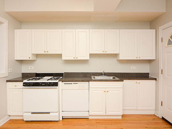 2nd image of 1103 W Wellington Ave Unit G