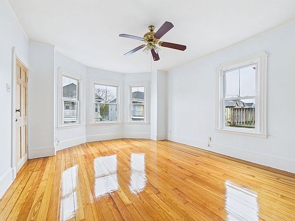 4th image of 42 Fair St