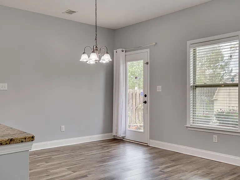 805 Erika Ln — Photo 25