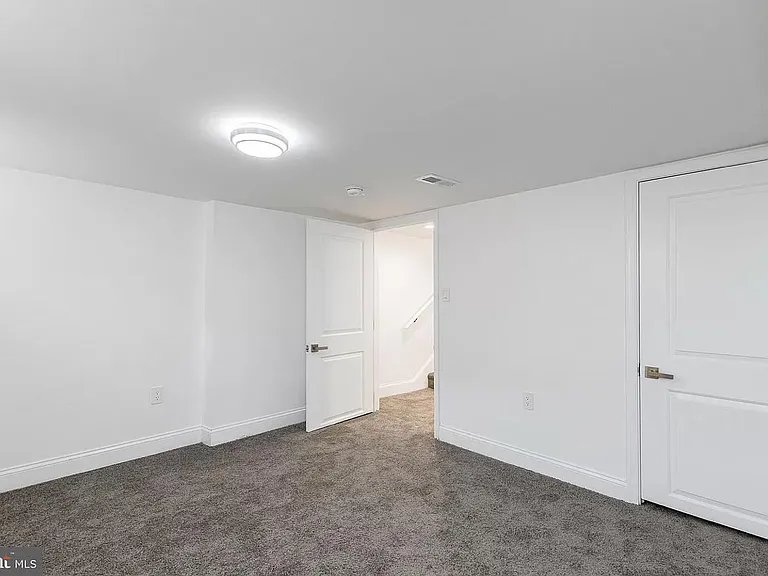 1630 N Bond St — Photo 29