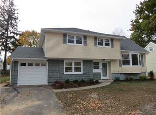 8 Lauri Ln, Middlesex, NJ 08846