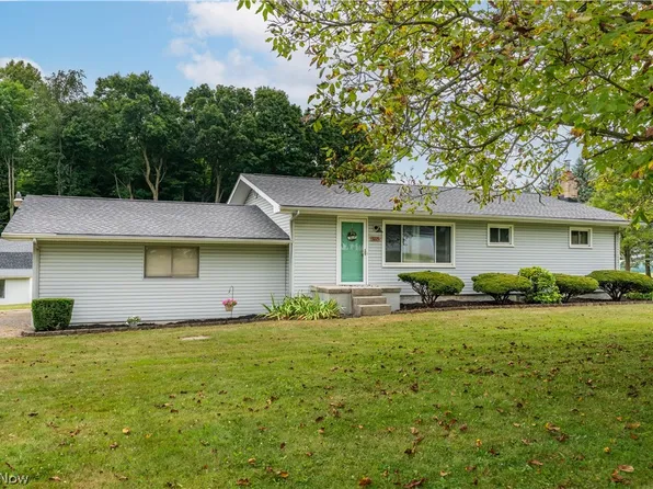 5225 Clearhaven St NE, East Canton, OH 44730