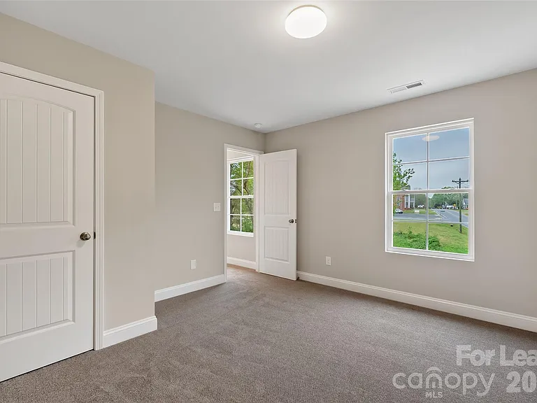 1007 Sioux St — Photo 15