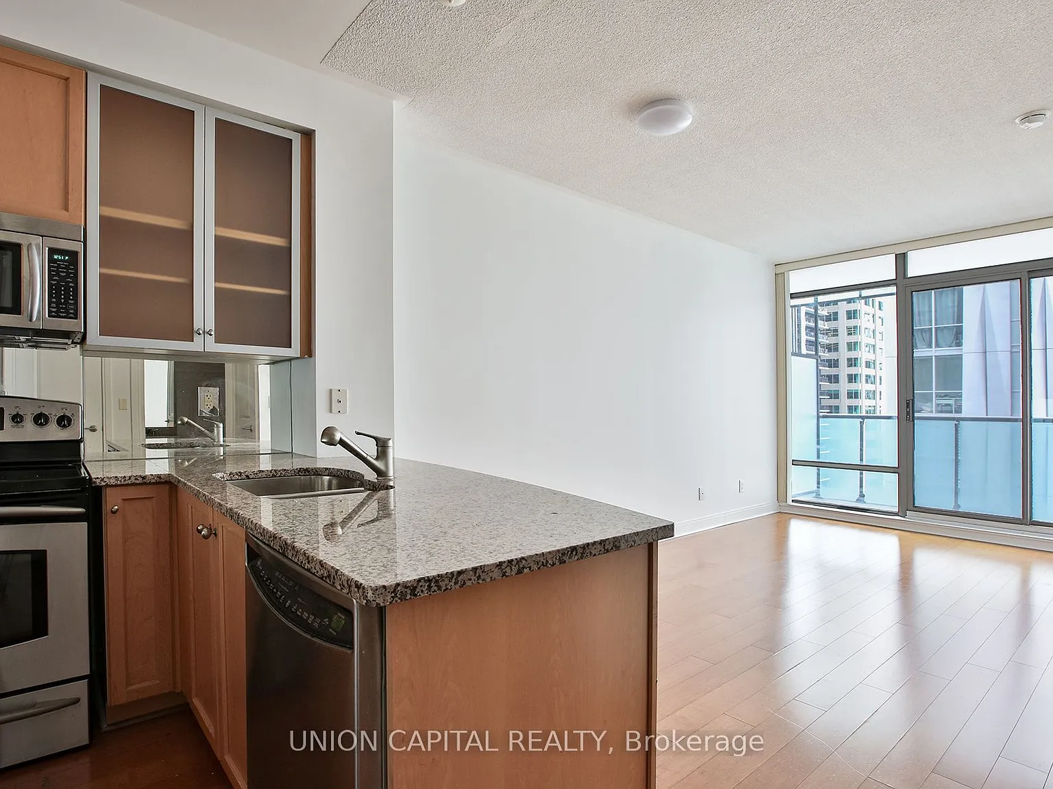 18 Yorkville Ave — Photo 1
