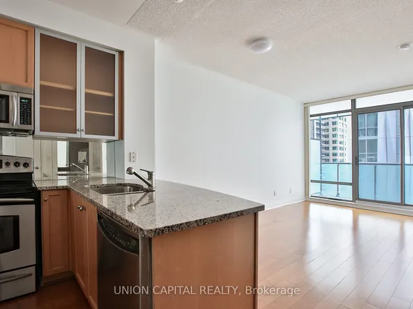 18 Yorkville Ave, Toronto, ON