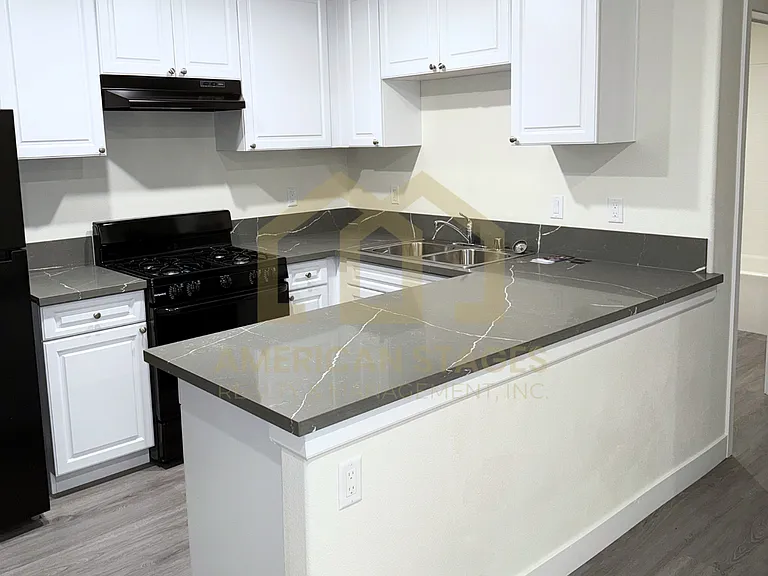 101 N Broadway #204 — Photo 4