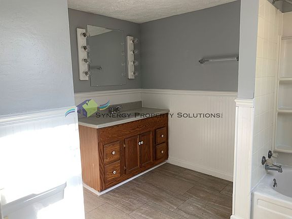 3rd image of 215 N Wiley St #1/2
