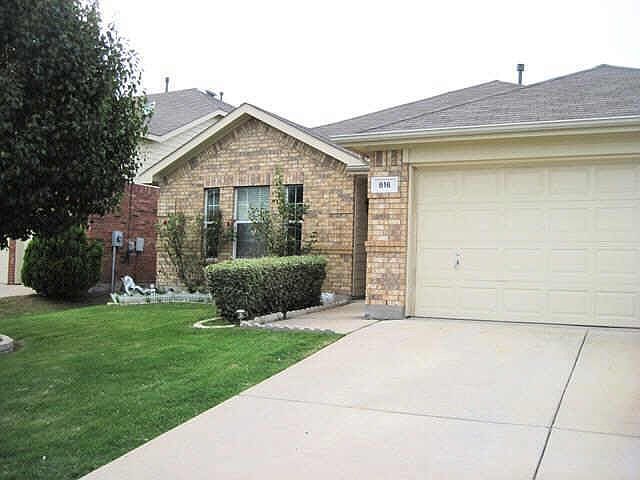 1st image of 816 Oakbrook Dr
