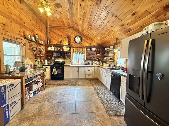 4th image of 723 Scribner Hill Road
