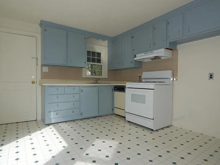 122 Warren St #1 — Photo 3