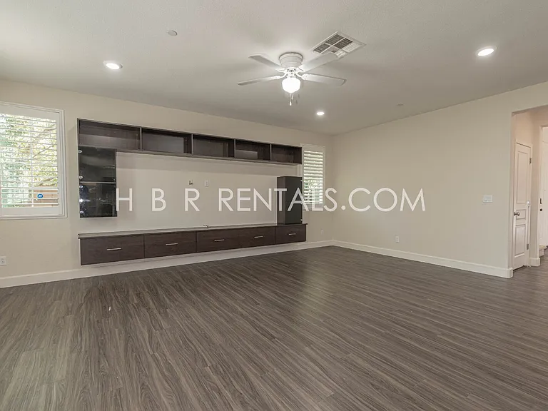 1496 Dairy Dr — Photo 5