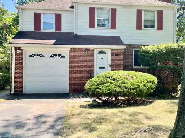 961 Phelps Rd, Teaneck, NJ 07666