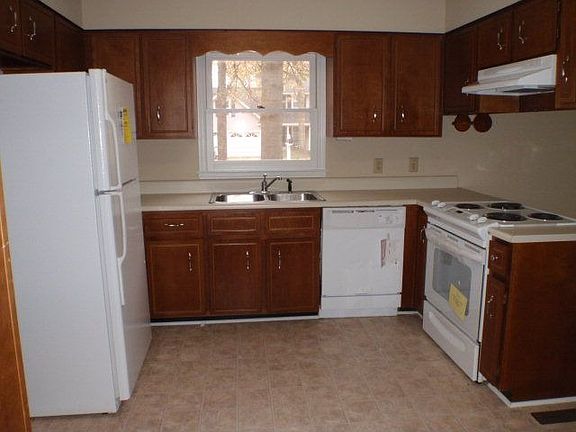 5th image of 225 Ashwood Dr