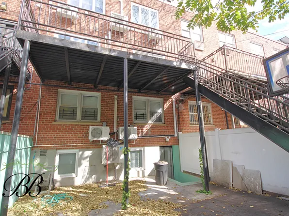 2070 Pearson Street image 31 of 36