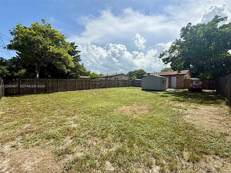 820 NW 4th Ave — Photo 2