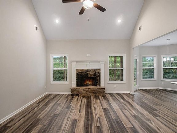 5th image of 144 Chestnut Trl