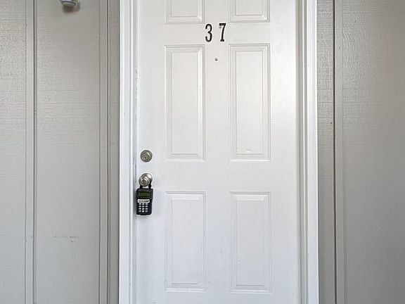 2nd image of 7201 Arlington Expy APT 37