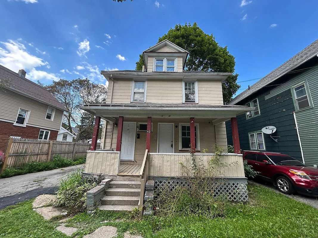 2 bed, 1.0 bath, 1542 sqft, $1,200 — Photo 1