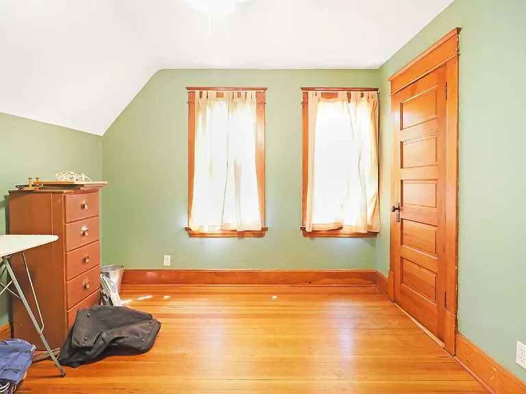 1182 Woodbridge St — Photo 11