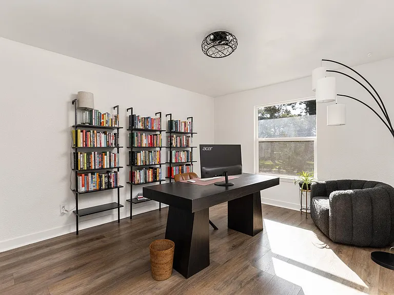 7909 Manassas Dr — Photo 30
