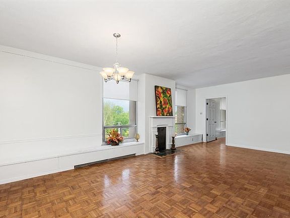 4th image of 4501 Lindell Blvd APT 5J