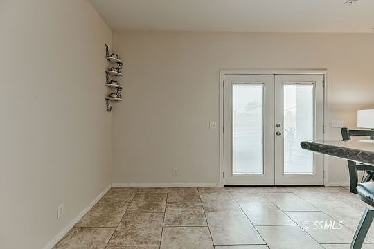 5th image of 910 Mayo St