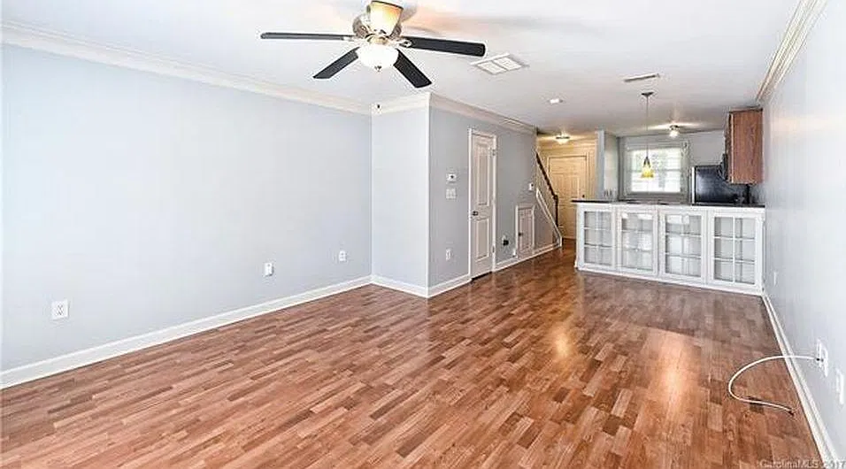 2 bed, 1.5 bath, 900 sqft, $1,595 — Photo 3