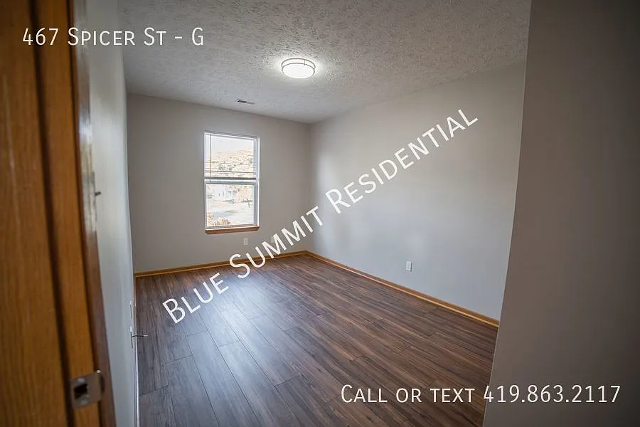 2 bedroom Apartment Located By The University — Photo 2