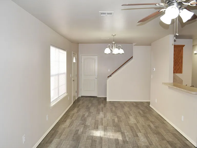Sydney Court Townhomes — Photo 9