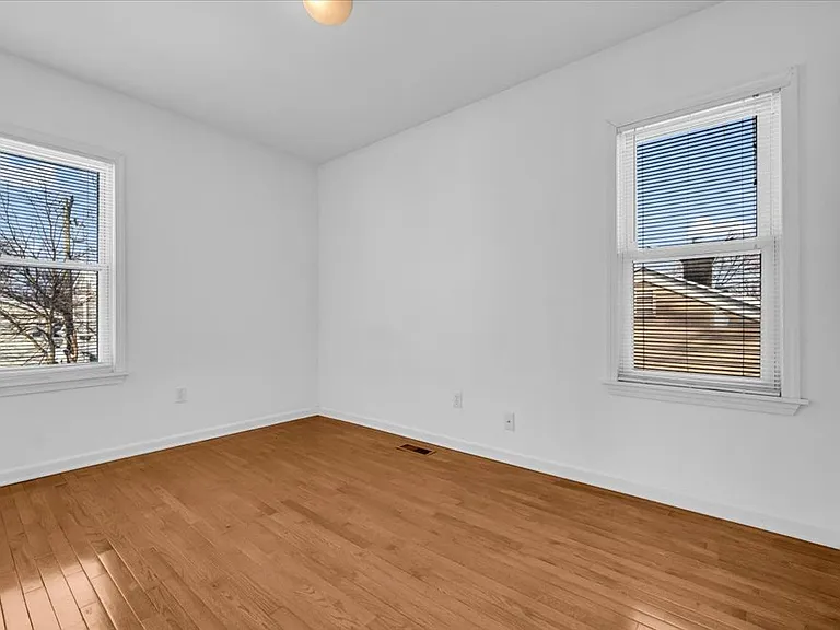 1407 E Forteen Mile Rd #2 — Photo 12