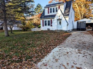 2111 Vivian Rd, Monroe, MI 48162