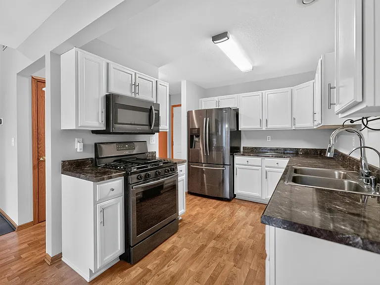 1110 Rose Dr — Photo 12