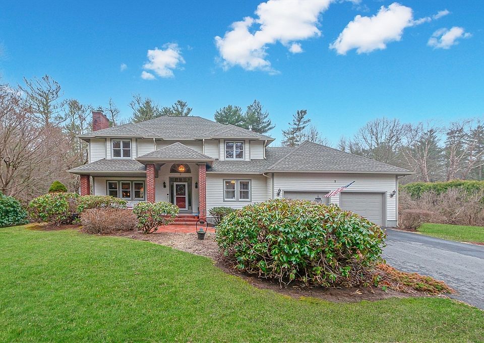1st image of 7 Laura Ln