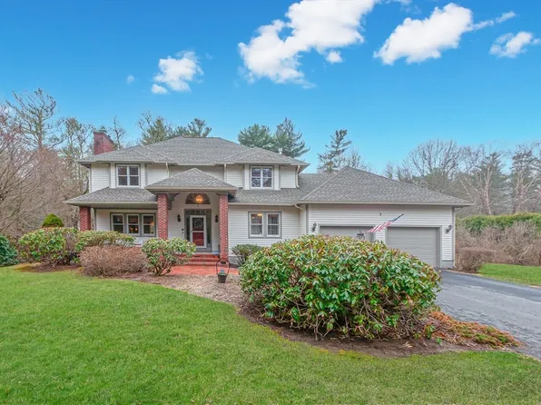 7 Laura Ln, Mattapoisett, MA 02739