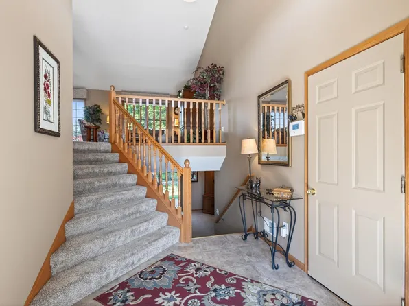 893 Marnie Cir S, Maplewood, MN 55119