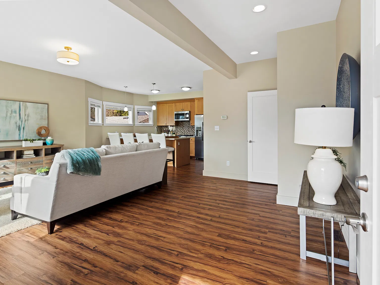 2 bed, 1900 sqft, $3,850 — Photo 2