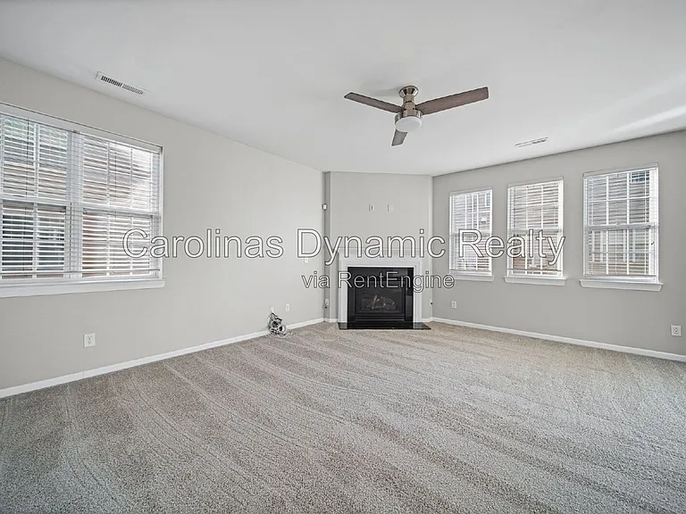 5470 Allison Ln — Photo 5