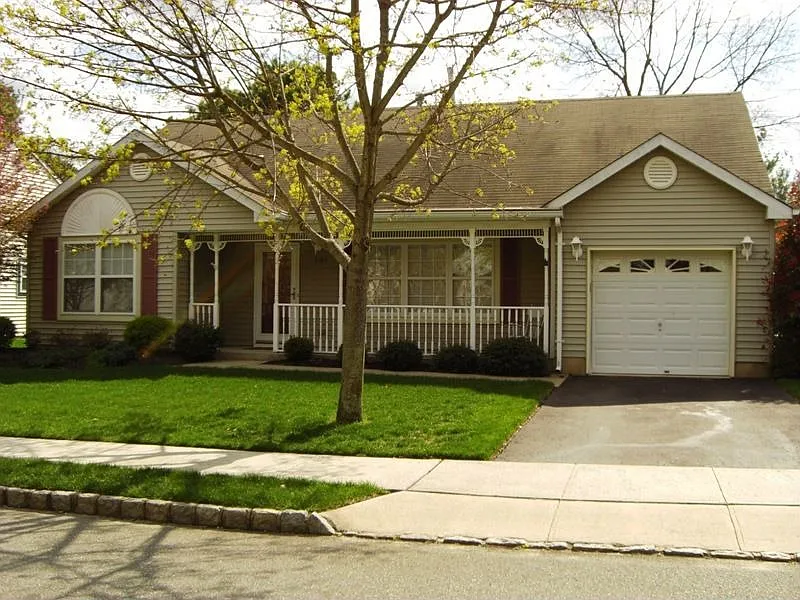 2289 Mount Hood Ln photo 1