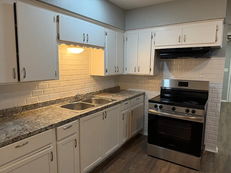 2511 Normont Cir — Photo 8
