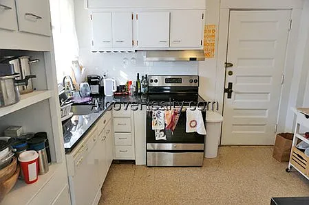 3 bed, 1.0 bath, $4,600 — Photo 2