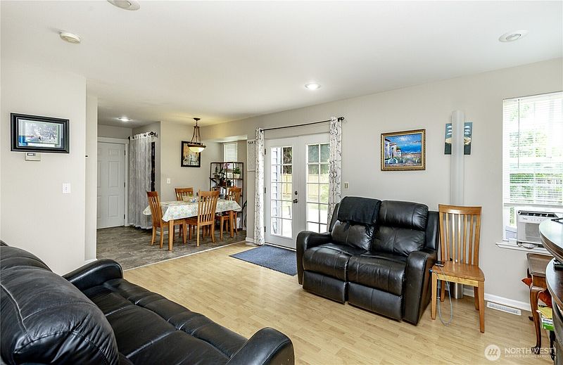 5th image of 307 4th Avenue N