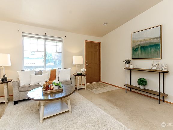 4th image of 3221 45th Street NE