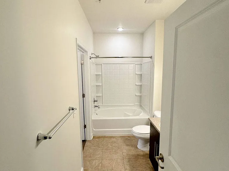 Belmont at Tryon Apartments — Photo 125