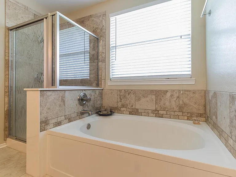 413 Quail Hollow Dr — Photo 16