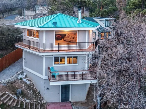 1127 Ridge Rd, Fawnskin, CA 92333