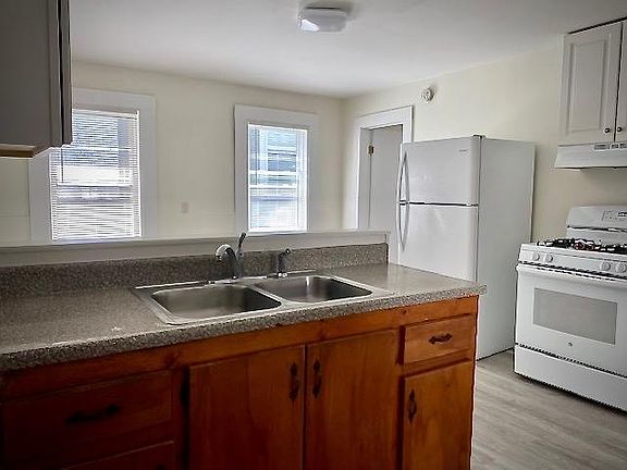 Eat-in kitchen
