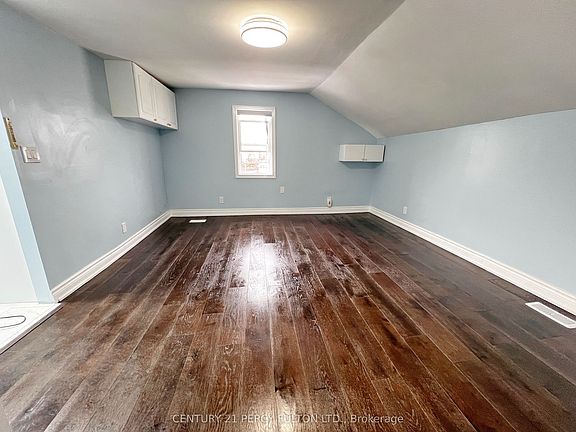 3rd image of 485 Birchmount Rd