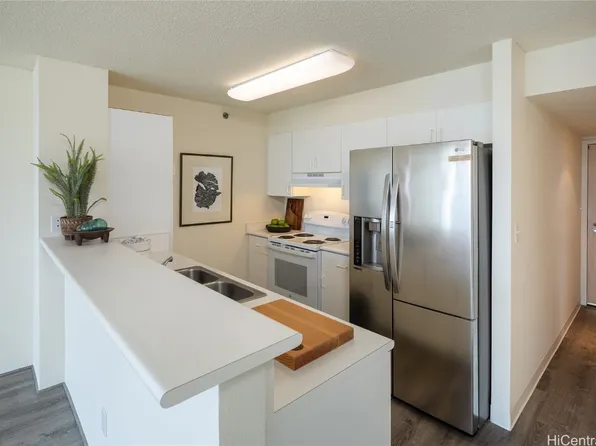 1448 Young St APT 909, Honolulu, HI 96814